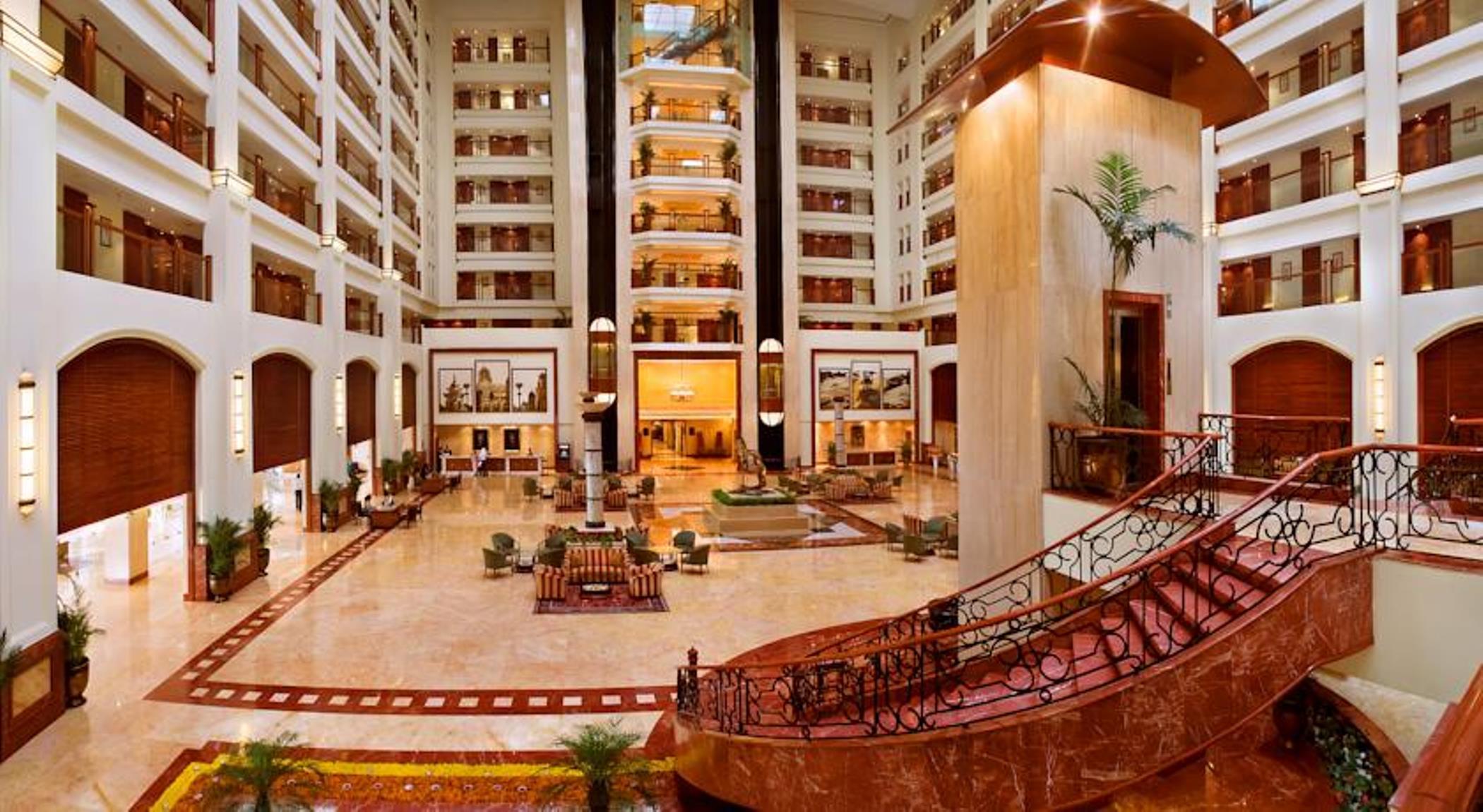 The Lalit Mumbai Hotell Interiør bilde The lobby of the Taj Bengal