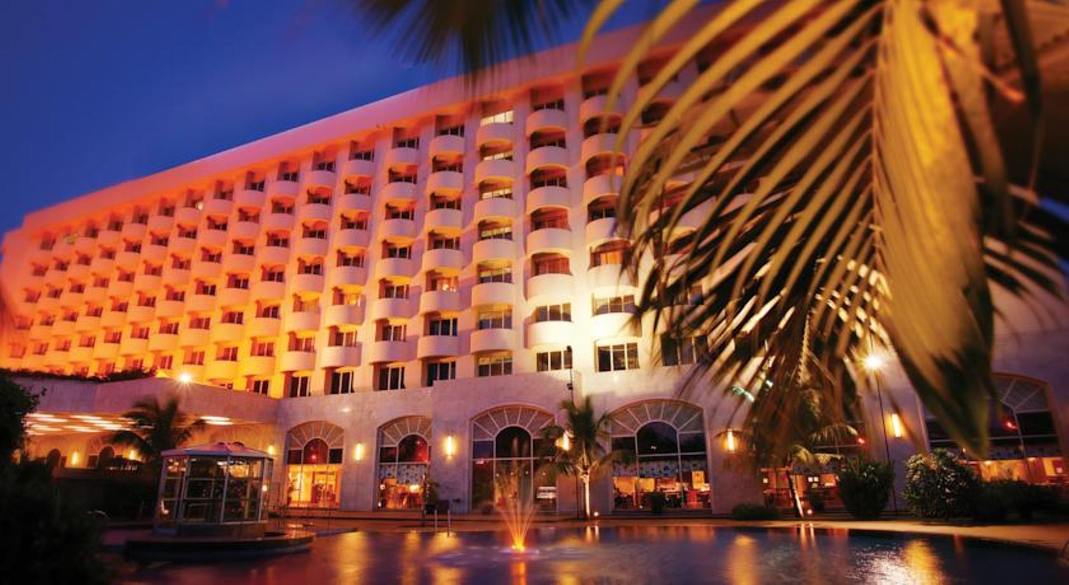The Lalit Mumbai Hotell Eksteriør bilde The Royal Mirage Hotel
