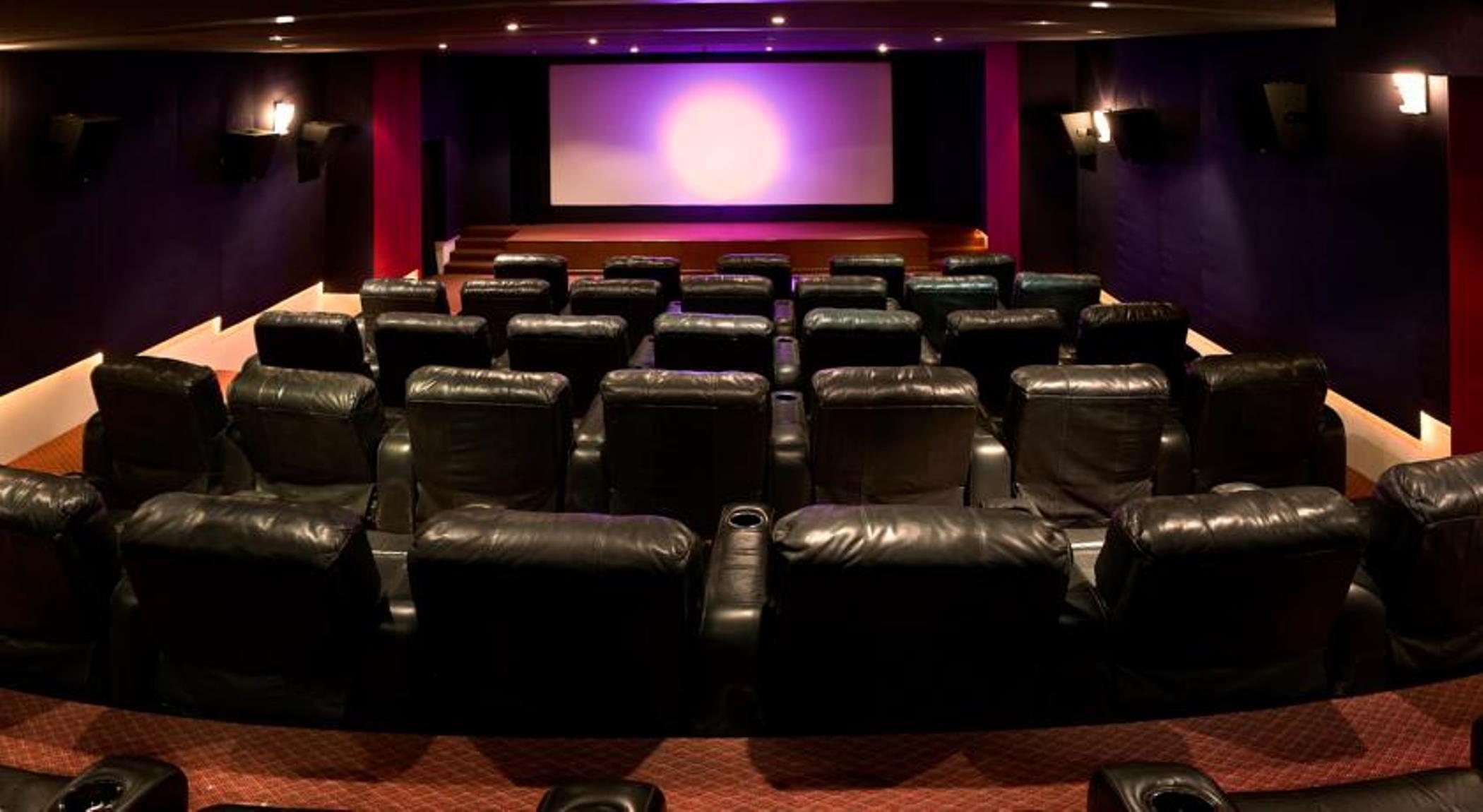 The Lalit Mumbai Hotell Eksteriør bilde A home theater