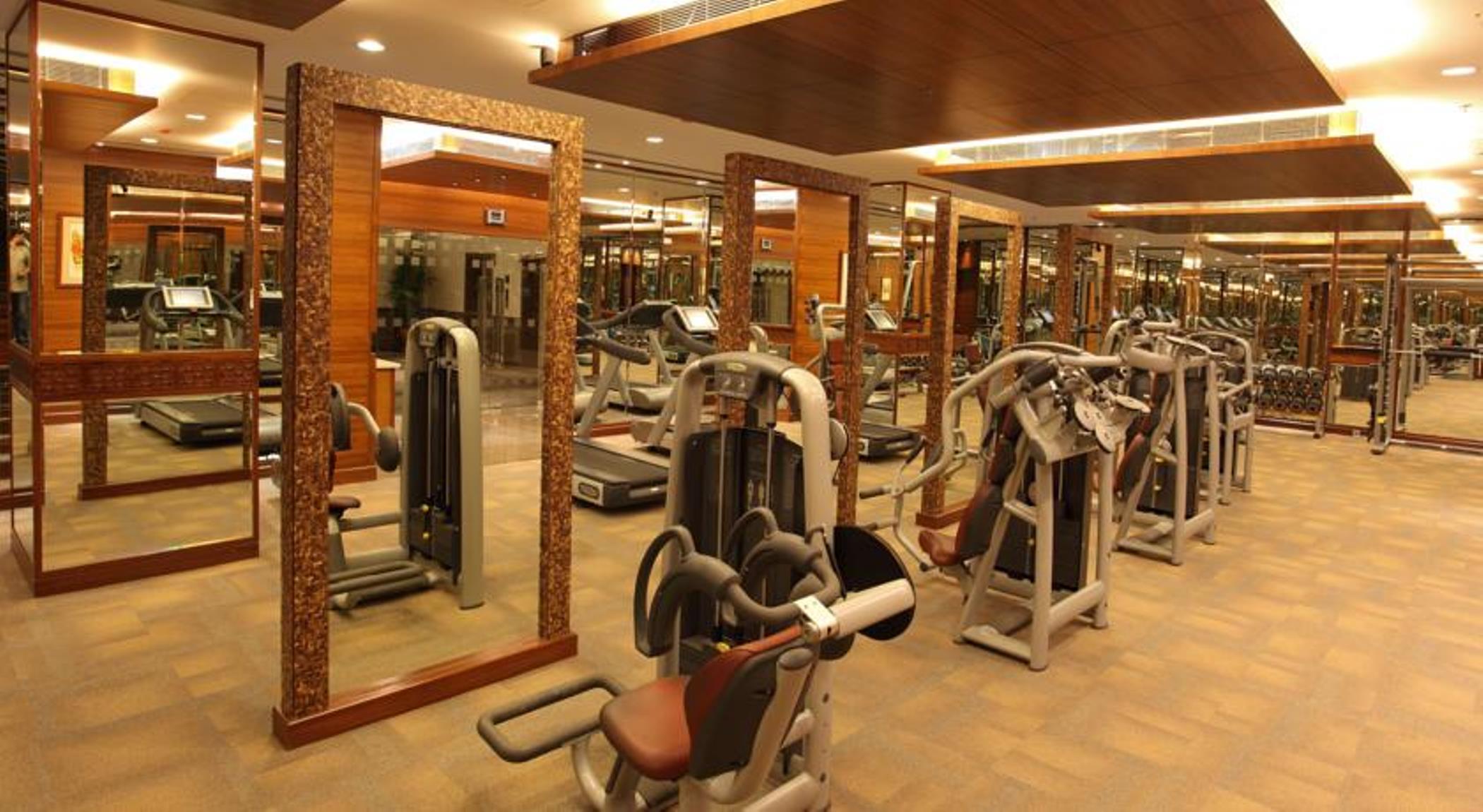 The Lalit Mumbai Hotell Eksteriør bilde The gym at the Taj Mahal Palace