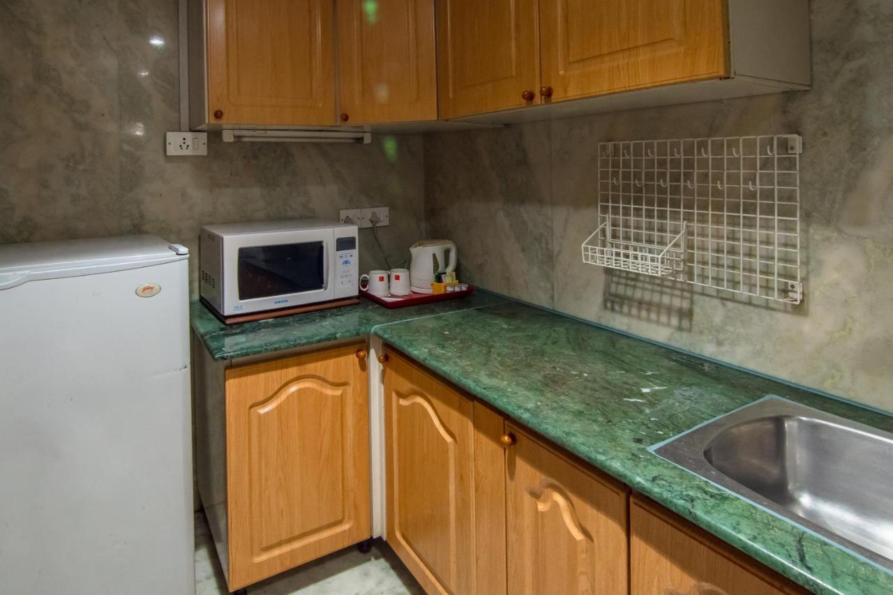 The Lalit Mumbai Hotell Eksteriør bilde A typical kitchen in a guest room at the hotel