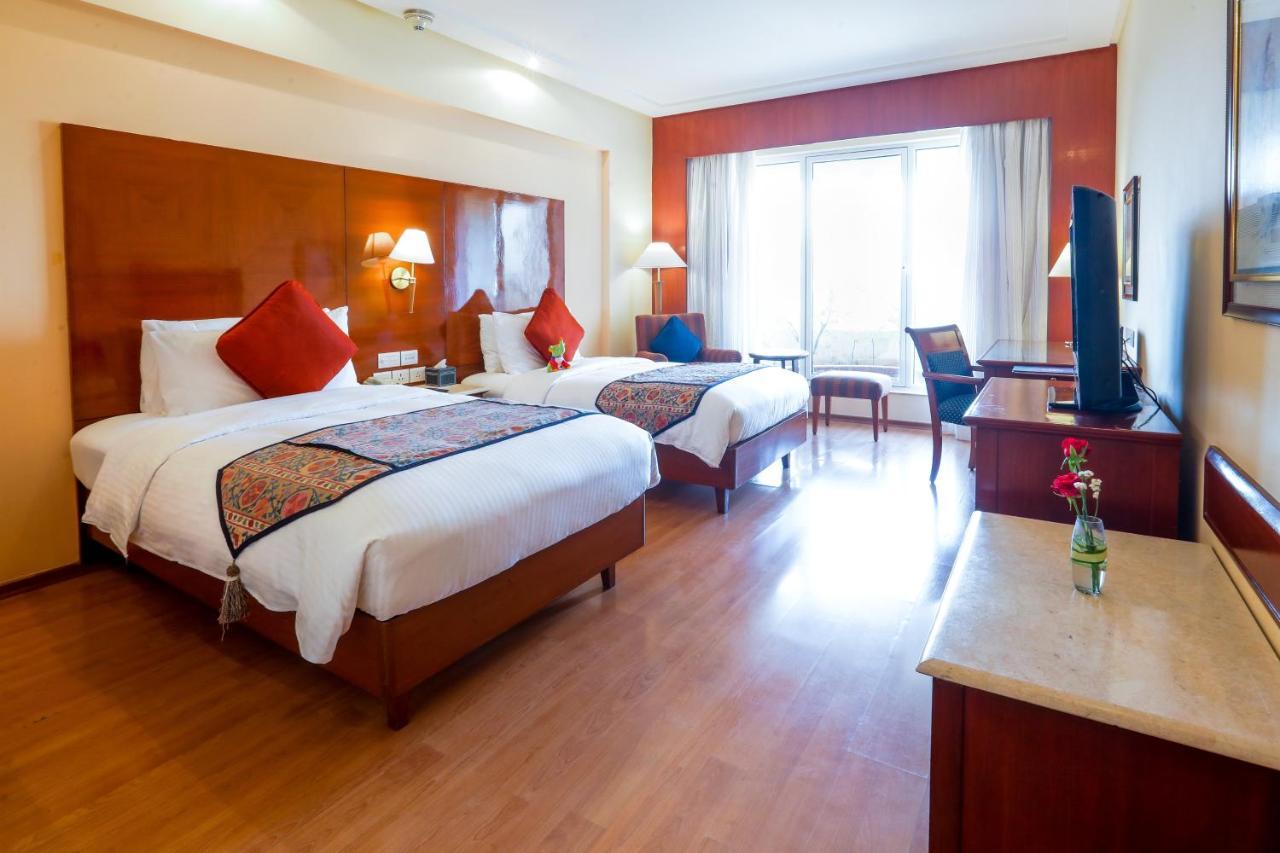 The Lalit Mumbai Hotell Eksteriør bilde Deluxe Room