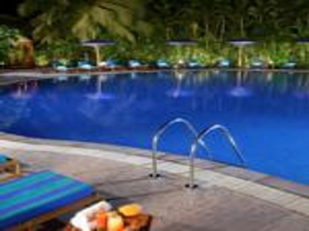 The Lalit Mumbai Hotell Fasiliteter bilde The pool at the hotel