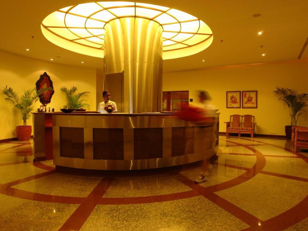 The Lalit Mumbai Hotell Eksteriør bilde The lobby of the hotel