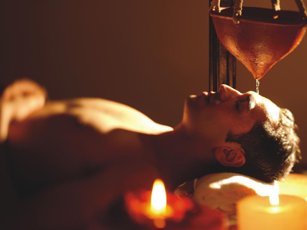 The Lalit Mumbai Hotell Eksteriør bilde Ayurvedic treatment