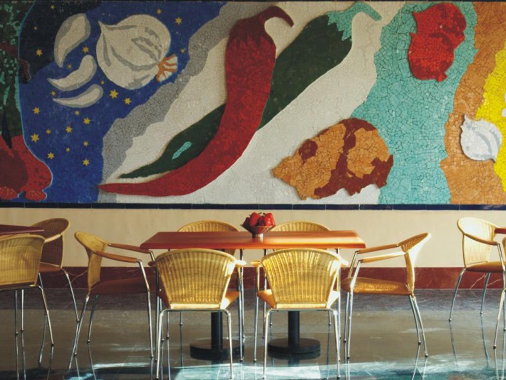 The Lalit Mumbai Hotell Eksteriør bilde Interior of a Chipotle restaurant